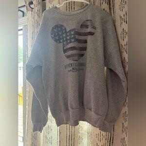 Walt Disney Sweatshirt. Size L.